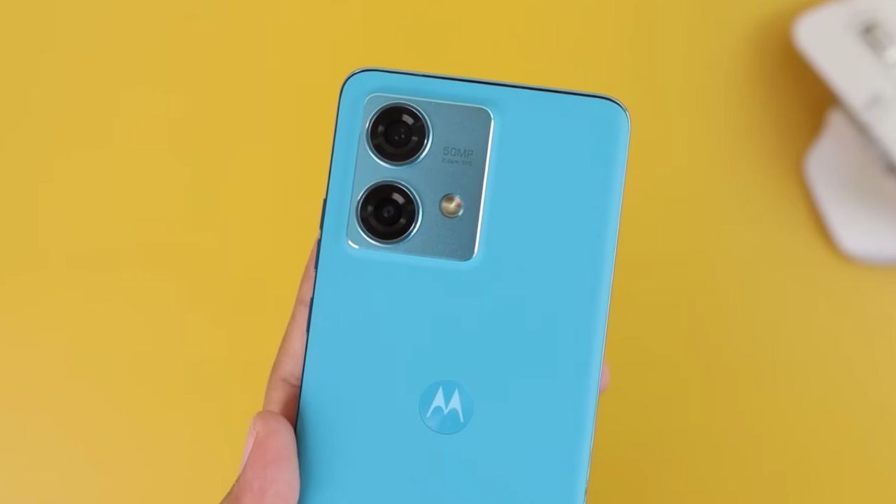 पलक झपकते ही चार्ज! Motorola का 5G स्मार्टफोन – मिलेगा 50MP कैमरा + 68W सुपर फास्ट चार्जर!