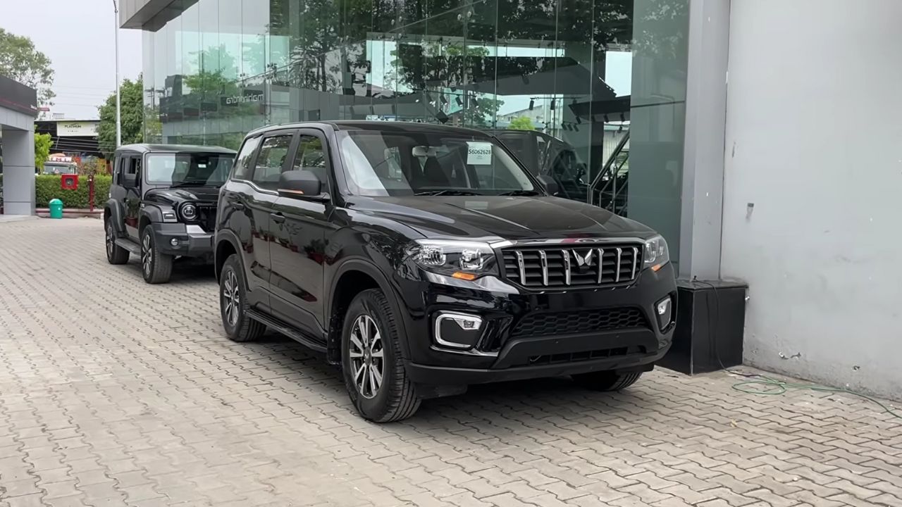 बिग डैडी का नया अवतार: 2025 Mahindra Scorpio N Z2 - क्या बेस मॉडल में भी मिलेगा झन्नाटेदार 'Thrill'? फुल पैसा वसूल SUV!