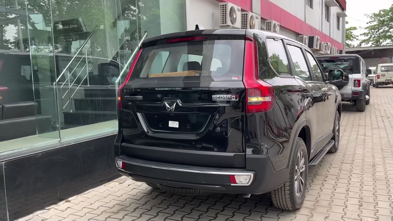 बिग डैडी का नया अवतार: 2025 Mahindra Scorpio N Z2 - क्या बेस मॉडल में भी मिलेगा झन्नाटेदार 'Thrill'? फुल पैसा वसूल SUV!