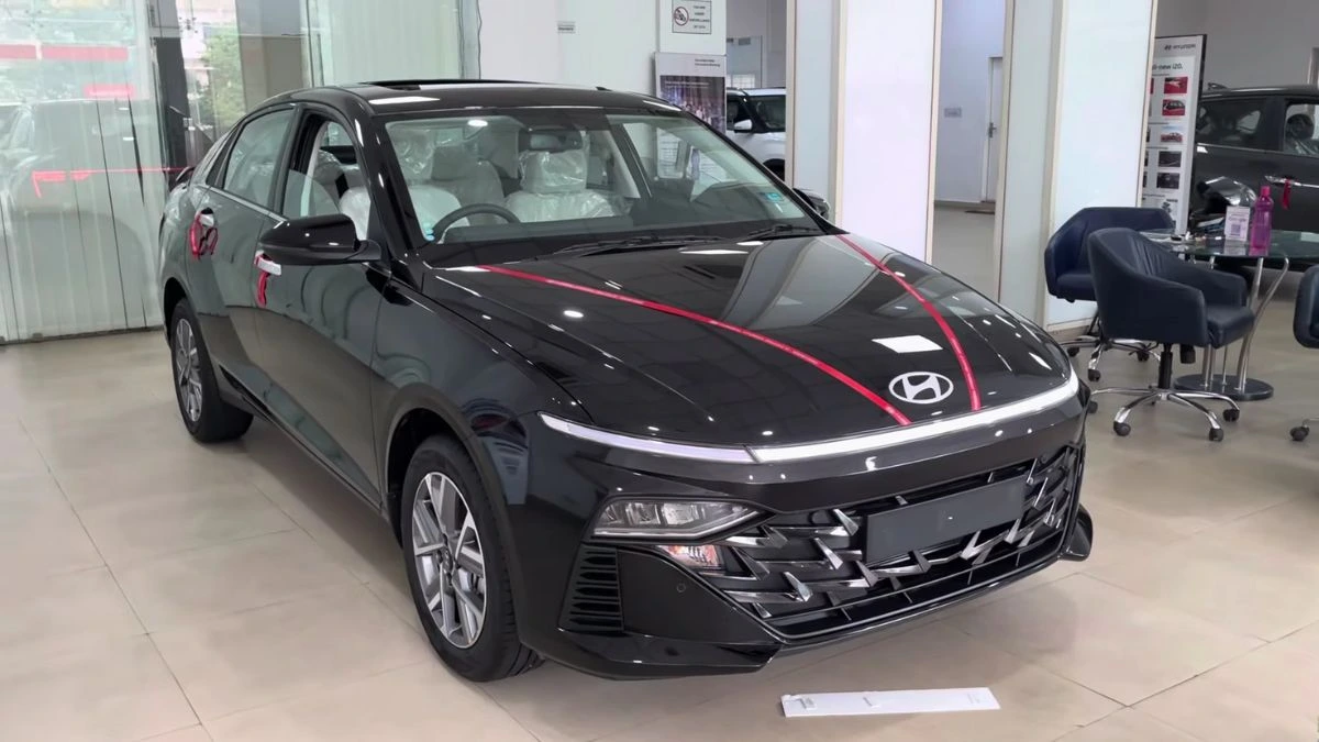 Hyundai Verna 2025: स्टाइल, टेक्नोलॉजी और दमदार परफॉर्मेंस का परफेक्ट मिड-साइज सेडान पैकेज!