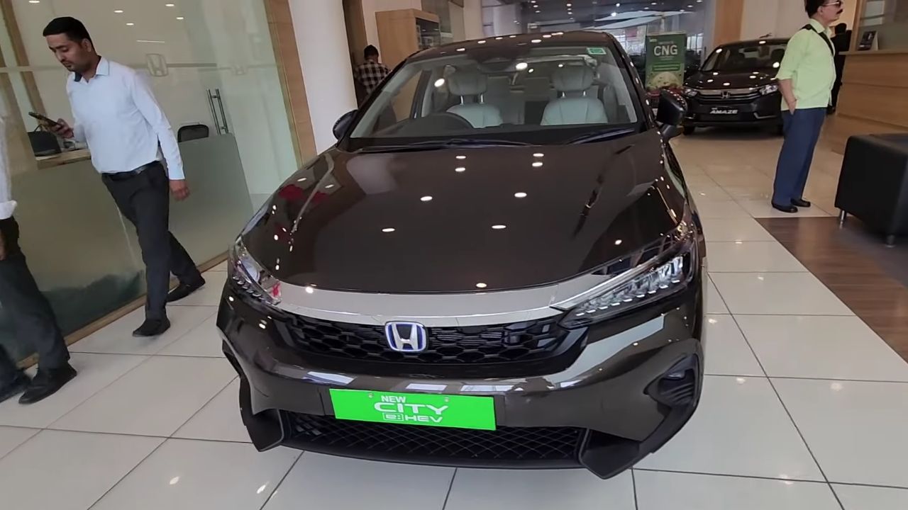 Honda City Hybrid 2025: इतनी Smart और Efficient Sedan पहले देखी है? जानें Price, Features और Mileage!