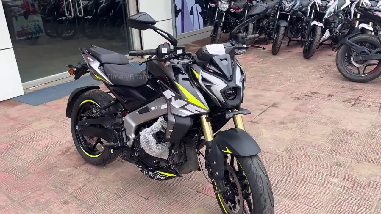 पल्सर का बाप आ गया! Bajaj Pulsar NS 400 Z Review: क्या यह सच में 'डोमिनार' से भी बेहतर है?